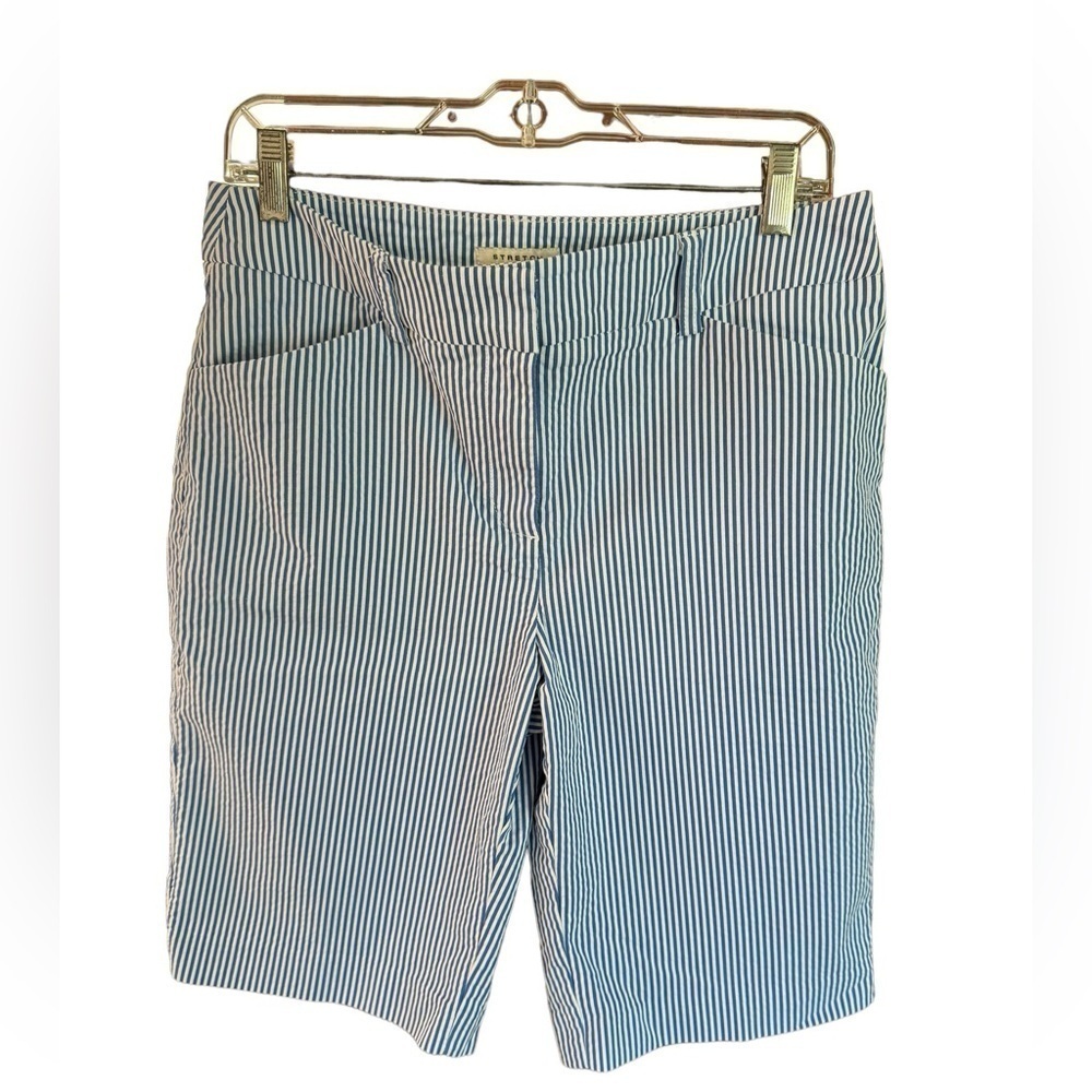 Jones New York Sport Seersucker Bermuda Shorts Women’s size 10 Blue and white